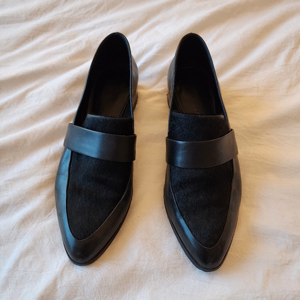 Pointed toe loafers with fur detail size 10
